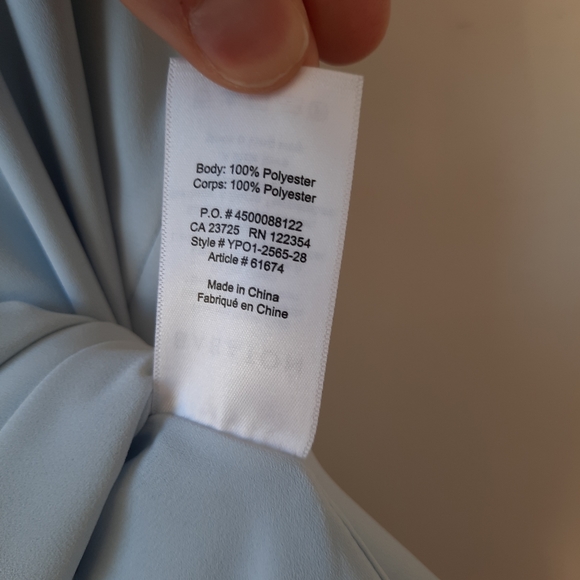 Babaton baby blue sleeveless blouse (M) - Picture 6 of 7